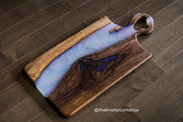 The Grande van Gogh Handle Black Walnut/Glacier Blue Charcuterie Board - CHB-GvGO-GLBL-03