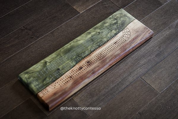 The 29 Hand Luxury Live Edge Cribbage Board - Black Walnut / Dark Green Gold Epoxy - CB-DGG-001