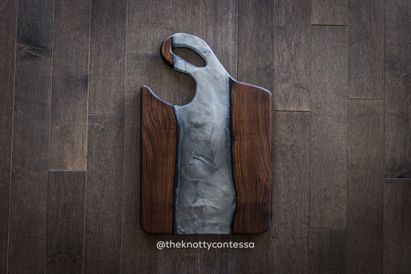 The Sweetheart Easto Handle - Black Walnut/Gun Metal Grey Charcuterie Board CHB-SEST-GMG-08
