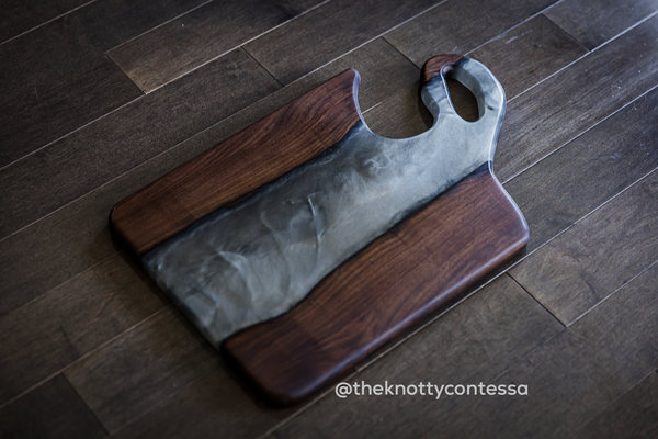 The Sweetheart Easto Handle - Black Walnut/Gun Metal Grey Charcuterie Board CHB-SEST-GMG-08