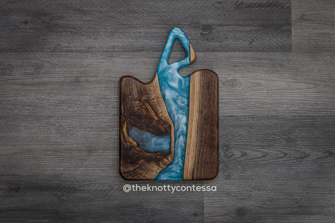 Sweetheart Triangle Handle - Black Walnut/Diamond Turquoise Charcuterie Board CHB-TRI-DTQ-05