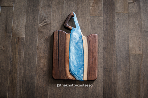 Sweetheart Triangle Handle - Black Walnut/Diamond Turquoise Charcuterie Board CHB-TRI-DTQ-011
