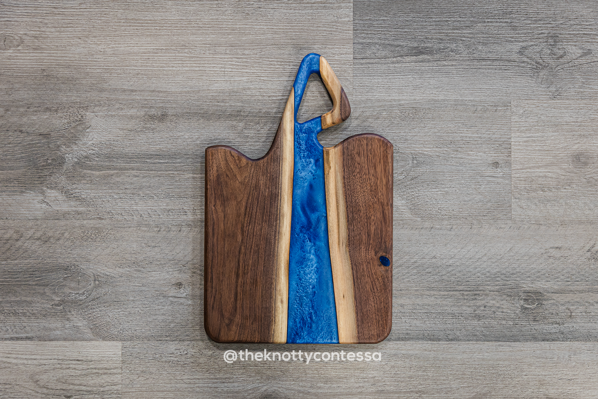Sweetheart Triangle Handle - Black Walnut/Diamond Navy Charcuterie Board CHB-TRI-DNV-07