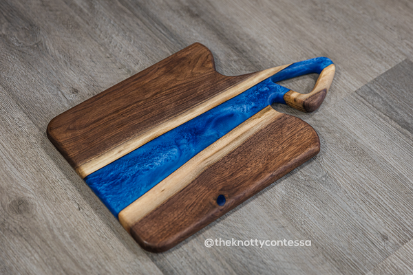 Sweetheart Triangle Handle - Black Walnut/Diamond Navy Charcuterie Board CHB-TRI-DNV-07