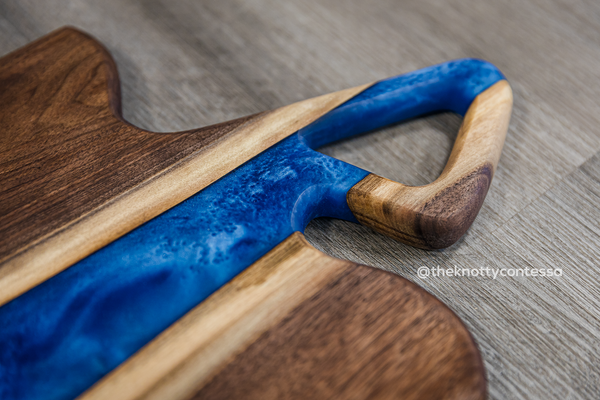 Sweetheart Triangle Handle - Black Walnut/Diamond Navy Charcuterie Board CHB-TRI-DNV-07