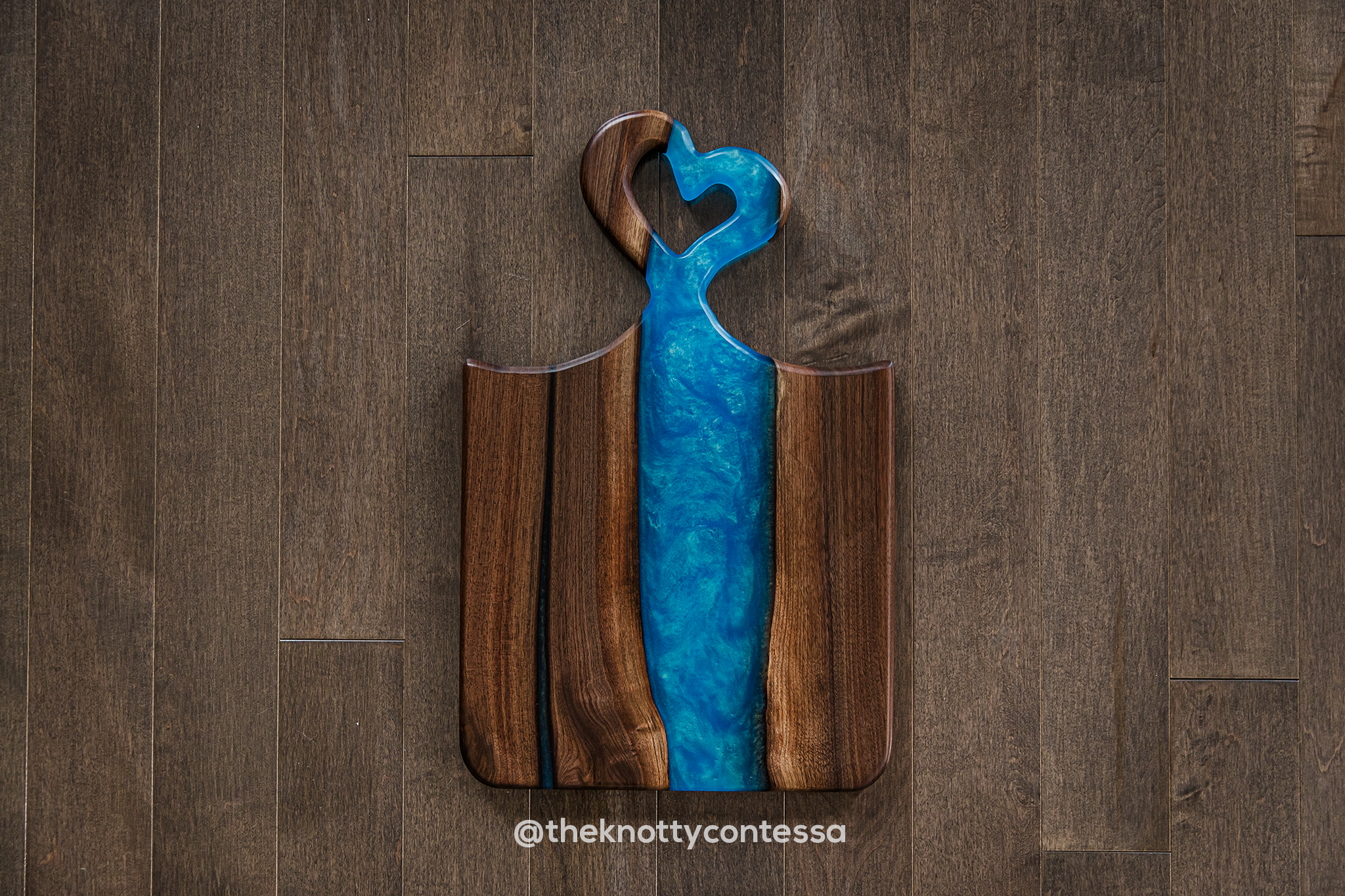 Sweetheart Heart Handle - Black Walnut/Gold Blue Charcuterie Board CHB-HRT-GBL-07