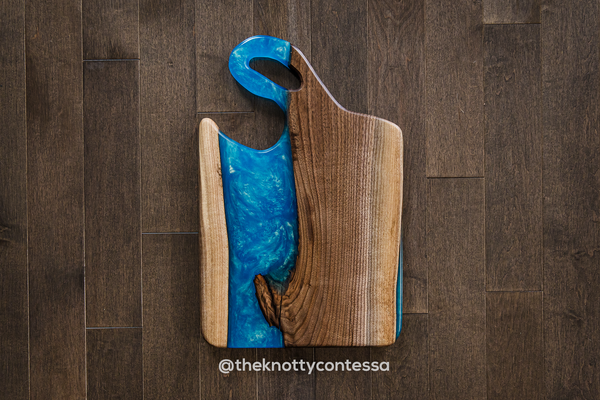Sweetheart Easto Handle - Black Walnut/Gold Blue Charcuterie Board CHB-EST-GBL-08