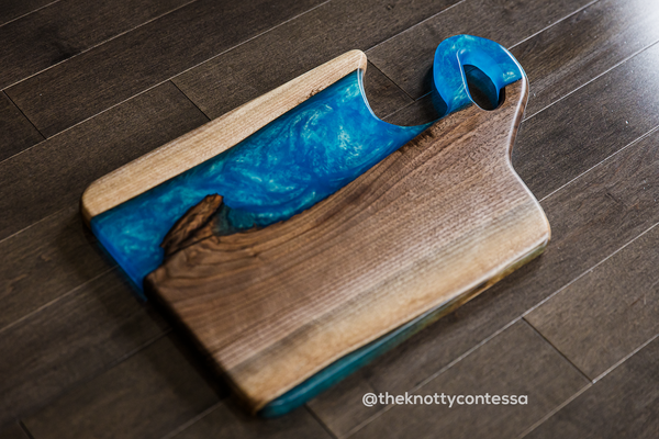 Sweetheart Easto Handle - Black Walnut/Gold Blue Charcuterie Board CHB-EST-GBL-08