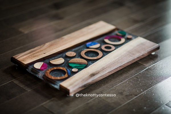 Due nel Vetro - Clear Epoxy Serving Board w/ Circles - Black Walnut/Gun Metal Base