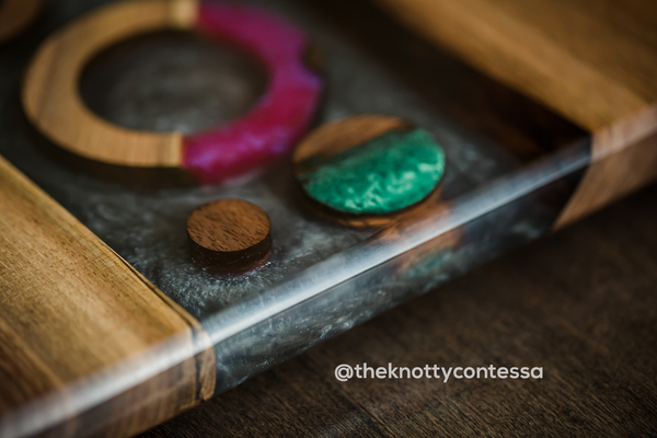 Due nel Vetro - Clear Epoxy Serving Board w/ Circles - Black Walnut/Gun Metal Base