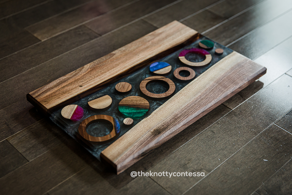 Due nel Vetro - Clear Epoxy Serving Board w/ Circles - Black Walnut/Gun Metal Base