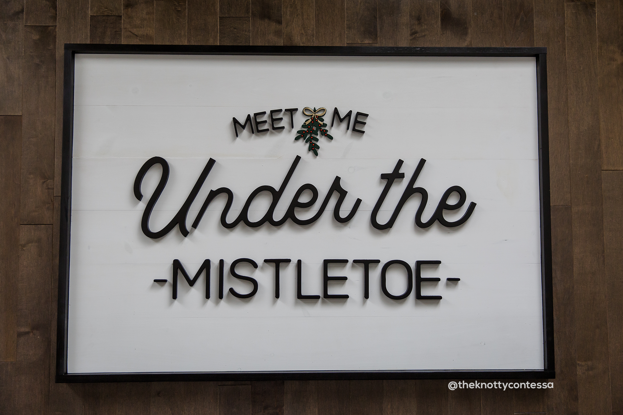 Meet Me Under the Mistletoe - Christmas Sign